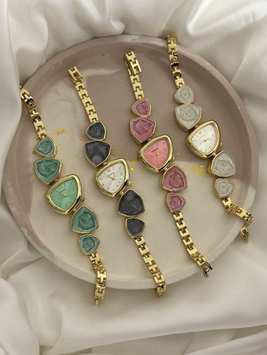 **Ladies Luxury Bracelet Watch – Elegant Heart-Shaped Design**